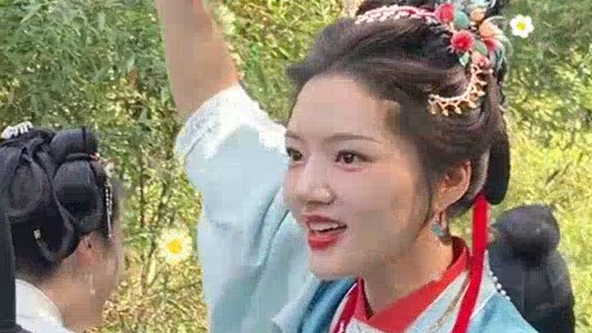 《良陈美锦》花絮：任敏此沙骑小三轮兜风
