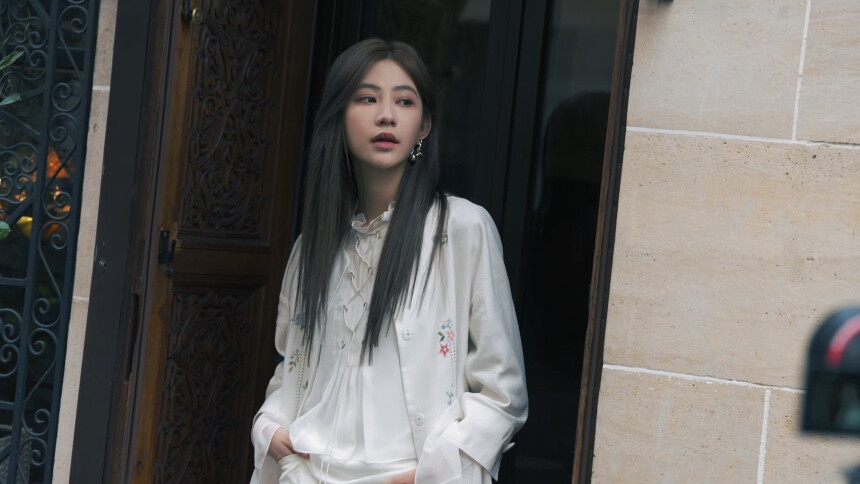 袁一琦巴黎时装周回顾：白衫花绣，法式闲情