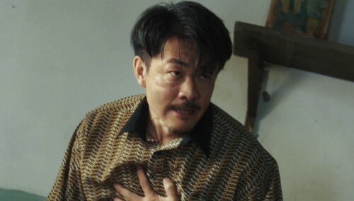 三方火拼！小饭馆上演警匪贩大乱斗