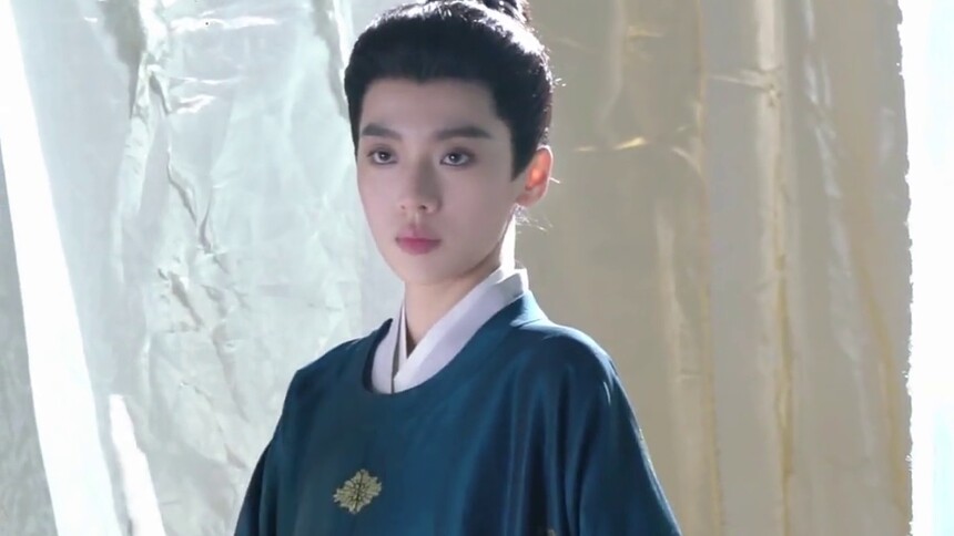 《宝珠》片场侧拍：王晓赟子束发为冠，飒爽英姿恰到好处！