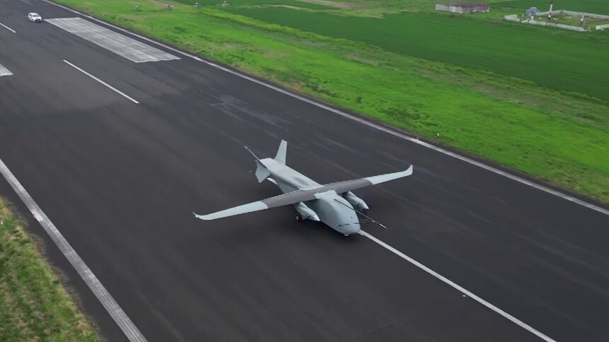 冲上云霄的“空中重卡” 探访我国首款7吨级运投无人机