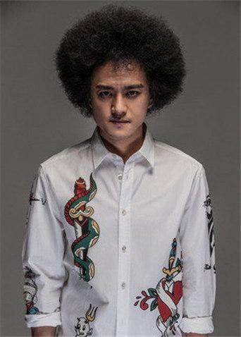 芒果tv主持人:未知地区:内地类型:mv简介:赵英俊(原名赵健),1977年7月