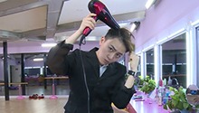 张晓钰对镜头狂凹造型