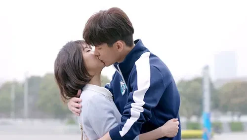 高甜篇云朵答应做一白女朋友一白又抱又吻乐疯了