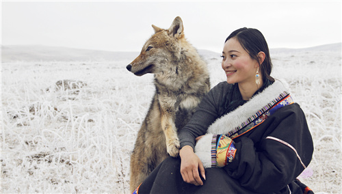 亦风主演:李微漪地区:内地类型:纪录简介:美女画家李微漪在一次草原