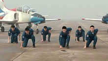 空军官兵热血唱响《放飞梦想》