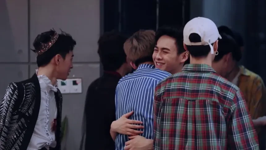 离开时笑着告别快男为洪雨雷送行独缺黄榕生