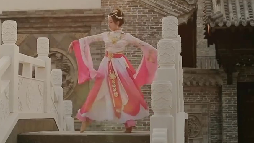 洛一《女儿国》：世上安得双全法 不负如来不负卿