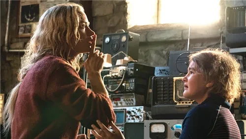 《寂静之地》"观影实录"预告 无声氛围让观众感觉惊悚至极-电影-高清