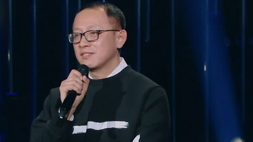 洪涛的发际线展示了节目压力为洪老师感到担忧