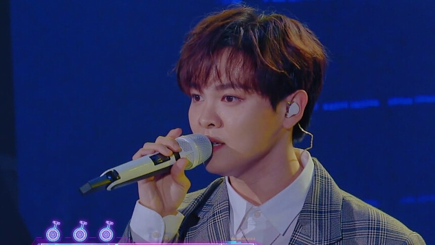 纯享尤长靖献唱城里的月光温暖出场是惊艳了时光的细腻男生