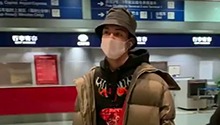 曾舜晞穿的很有节日氛围了