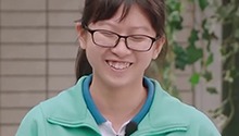 可爱女生与同桌约定环游世界