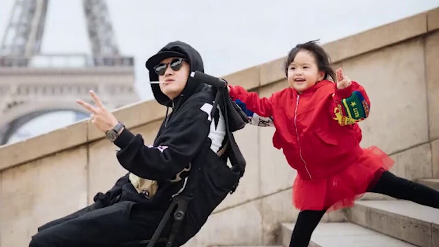 【萌人宝宝】包贝尔携妻女旅行 包可艾太可爱了-生活-高清视频在线