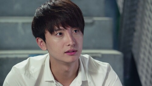 清倍速跳过片头片尾50u0 节目简介班长"殿下"导演:陈彦铭主演