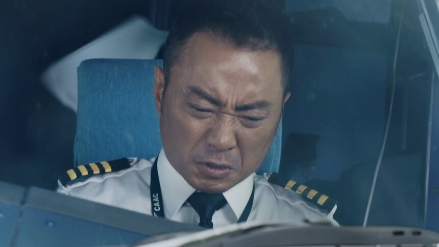 中国机长万米高空直击险情128人命悬一线