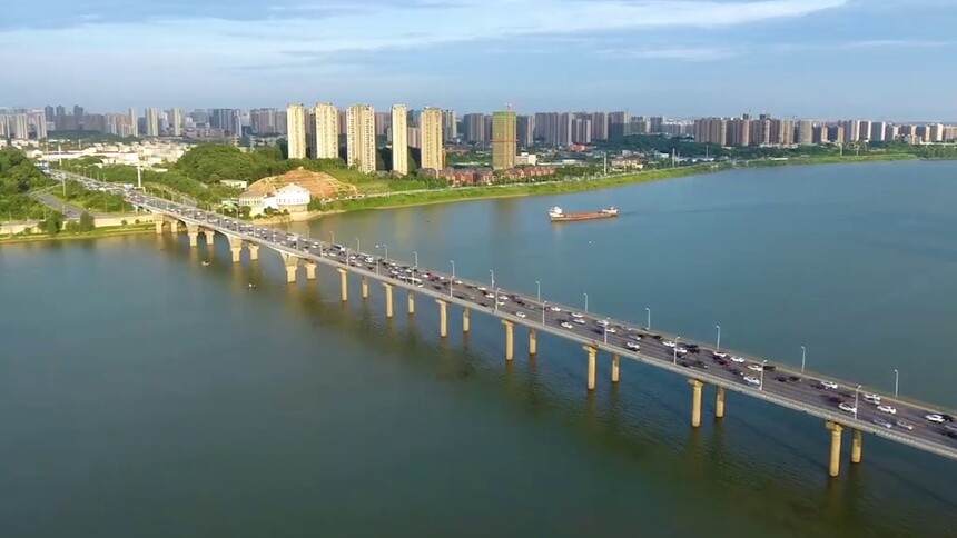新中国成立70周年·飞阅湘江的桥丨长沙猴子石大桥【航拍:尹太阳生】