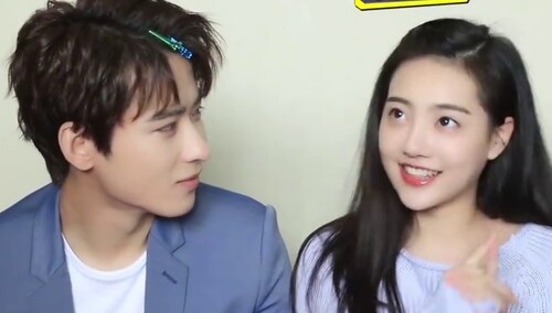 楼下女友请签收抢先看霸总和她的小女友恋爱纪录