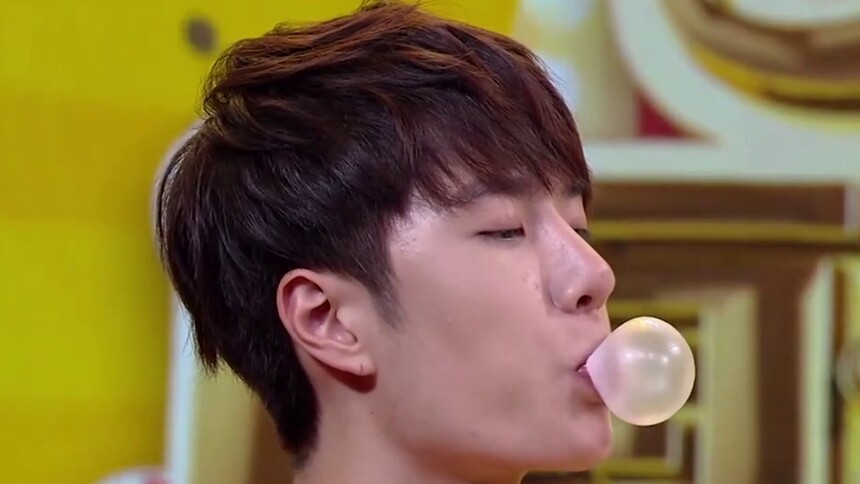 《2019湖南卫视中秋之夜》嘉宾档案:王一博开发吹泡泡技能