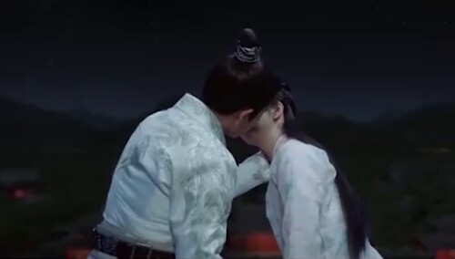 锦衣之下新年快乐六元一斤虾亲吻成功