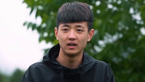 戾气少年也有温柔一面 爸爸夹菜小动作暖化凌明乾-综艺-高清视频在线