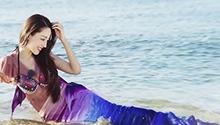 吉娜变美人鱼超开心