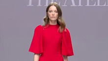 红色礼服让人眼前一亮