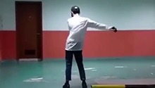 白敬亭私下跳魔性舞蹈