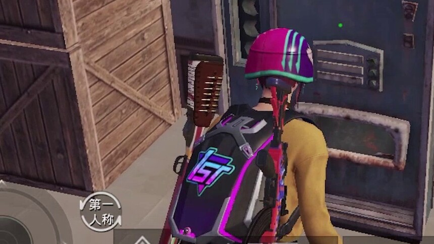 吃鸡老湿解说和平精英爆笑吃鸡路 第二部:带妹界的反面教材!