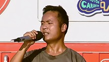退伍军人佘龙演唱《海阔天空》