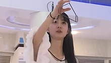 晓诺神玩挂衣架打败全世界