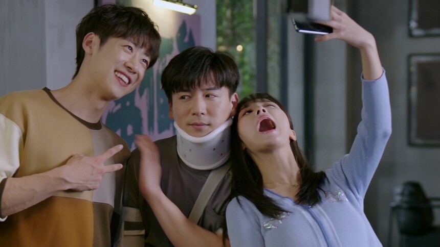 新铿锵三人行日常开始啦不过很鹿一鸣很电灯泡诶