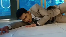 成龙杨洋高燃打斗成功解救人质