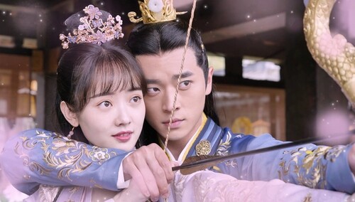 进击的番外小剧场 听说皇后想学弓箭?