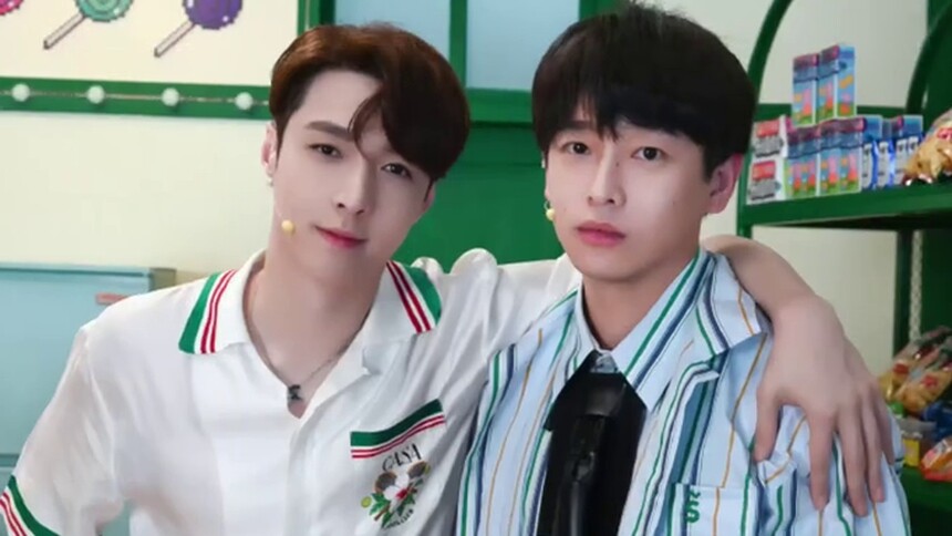 张艺兴晒与彭昱畅合照共庆六一兄弟搂肩感情超好