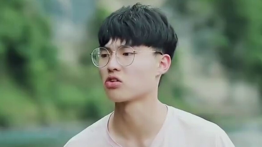 一米八九的杨桐怕蜘蛛郑莹佳一秒无语