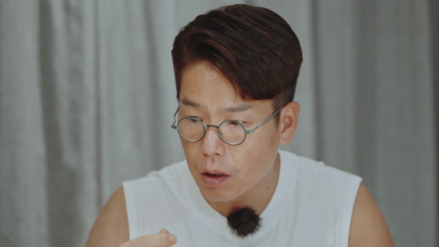 林晓峰学做菜被师傅炫技惊到 给客人上错菜超内疚