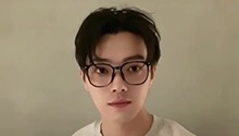 原来许凯也是很会卖萌的