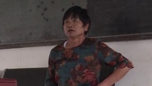 八旬老母瘫痪在床 同母异父四姐弟为何无人愿管