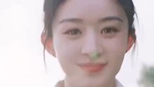 赵丽颖丸子头低眉浅笑好有活力