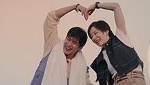 韩东君李斯丹妮爬树比心