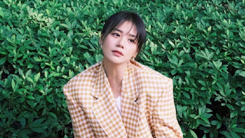 马思纯晒多巴胺穿搭随拍 夏日氧气感美出新高度