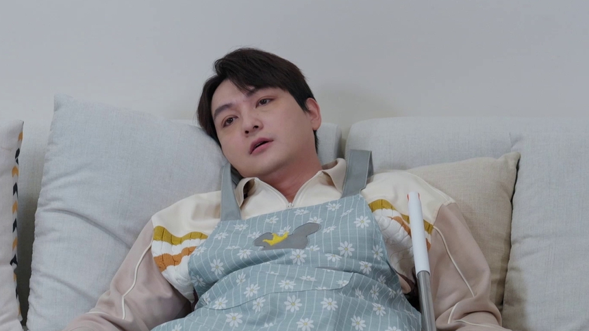 韩云对邻居家的小孩来者不拒，向南小妮胡非帮忙做饭累趴了