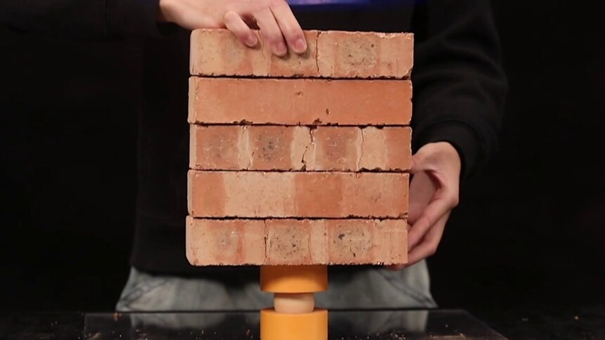 鸡蛋为什么压不破？