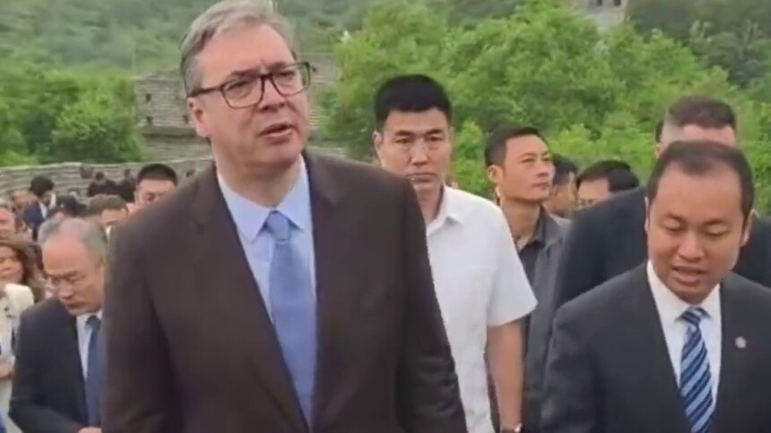 武契奇抵达当天登长城