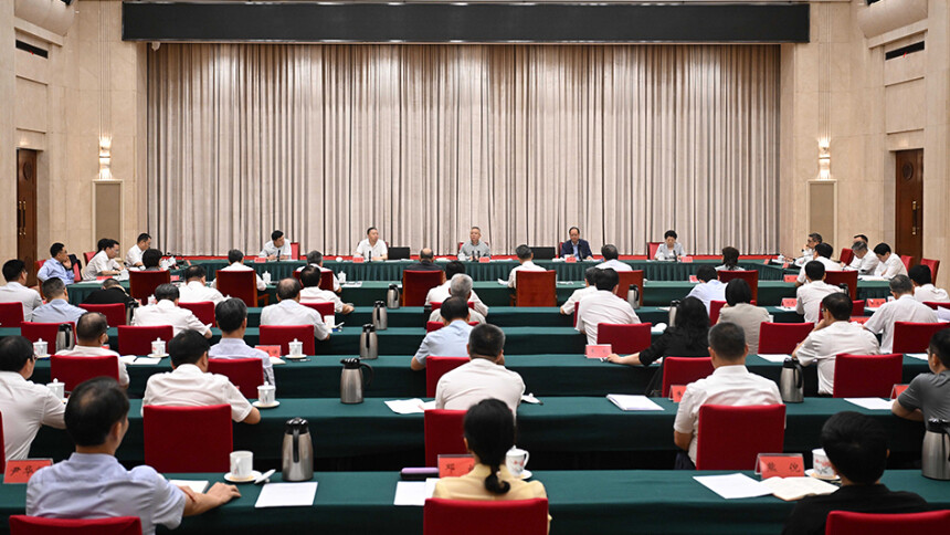 沈晓明主持十二届省委理论学习中心组第六十六次集体学习 举一反三抓好防风险保安全护稳定工作 推动全省安全生产形势稳定向好 毛伟明 毛万春出席