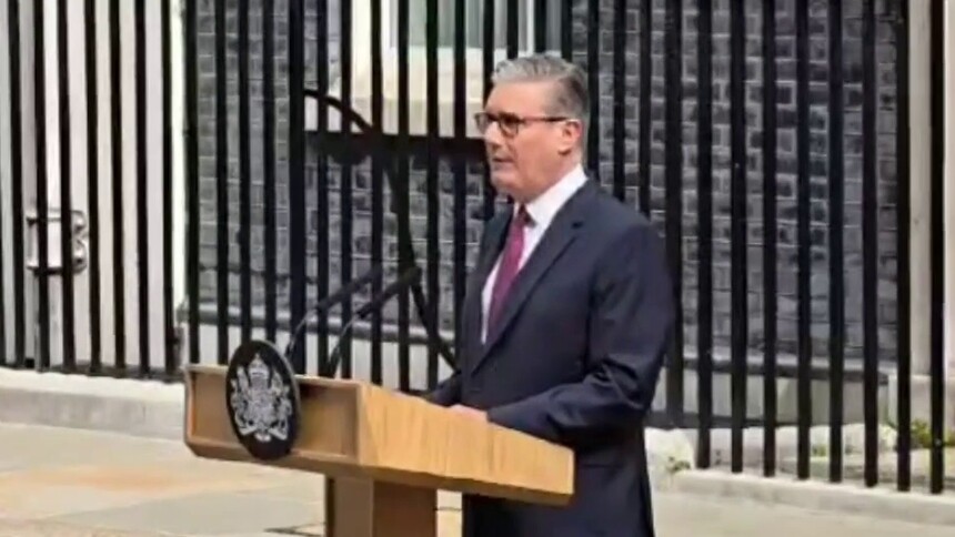 英国首相斯塔默宣布辞职