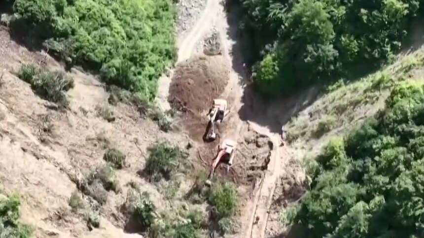 甘肃陇南 发生山体滑坡 救援工作紧张进行