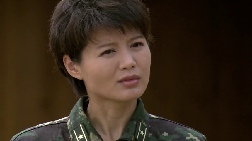 女兵们洗凉水澡，谭晓琳替她们抱不平