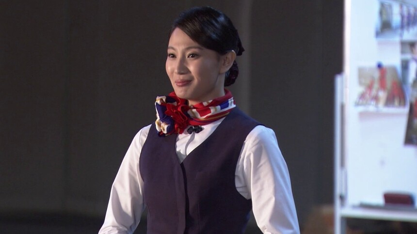 女兵们完成礼仪训练